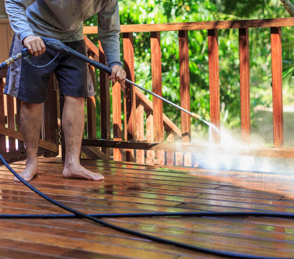 Lavadora de alta pressão no piso
