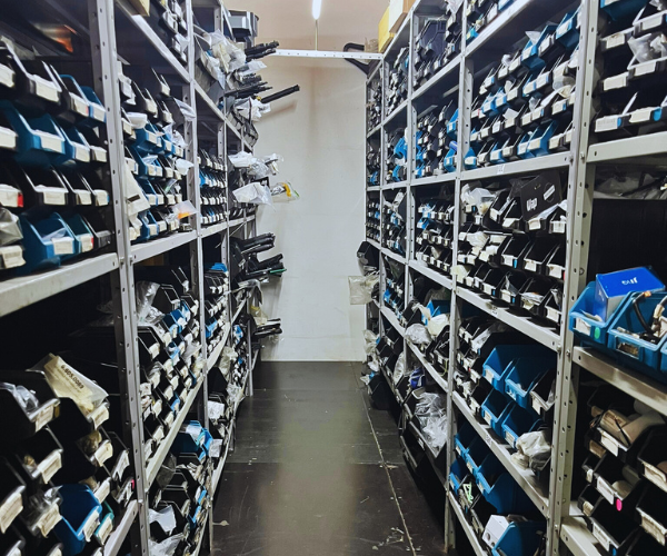 Estrutura moderna da CCS Equipamentos - Loja, depósito, escritório, almoxarifado, oficina e locação para um atendimento ágil e eficiente.